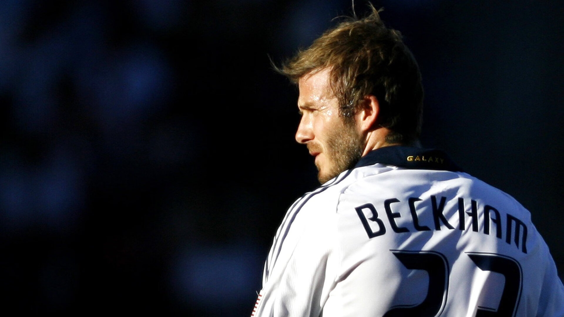 二线逼抢提供多重进攻出口，二线原则