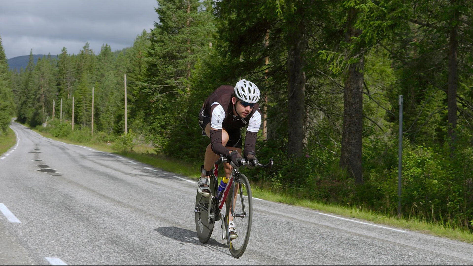全国青少年攀岩挑战赛在重庆火热进行，全国青年攀岩锦标赛
