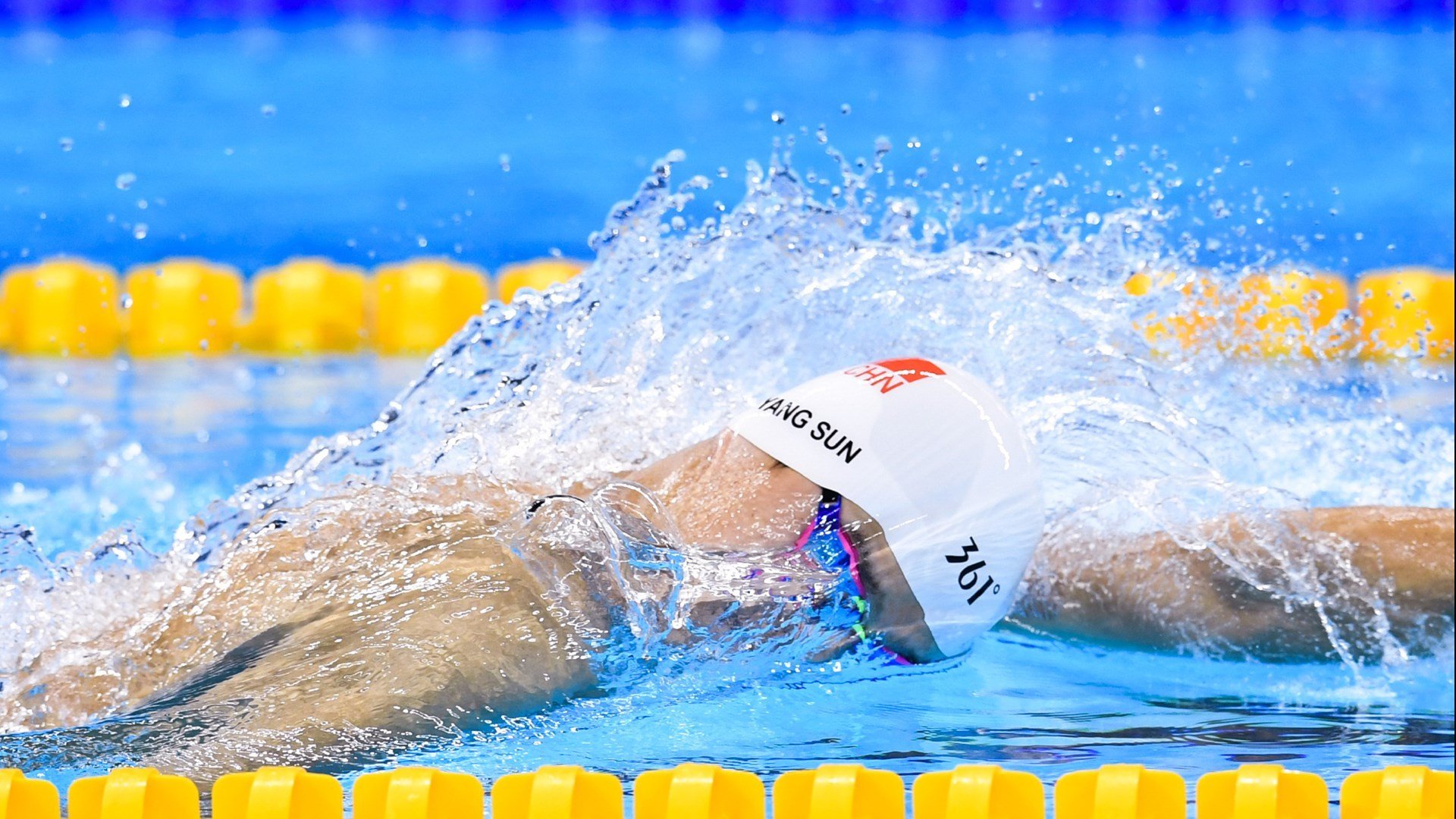 普劳德蝶泳决赛展现顶尖速度，普劳德游泳